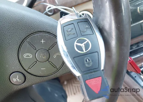 2010 Mercedes-Benz E 350 4Matic z USA, uszkodzony, nr VIN WDDHF8HB9AA105966